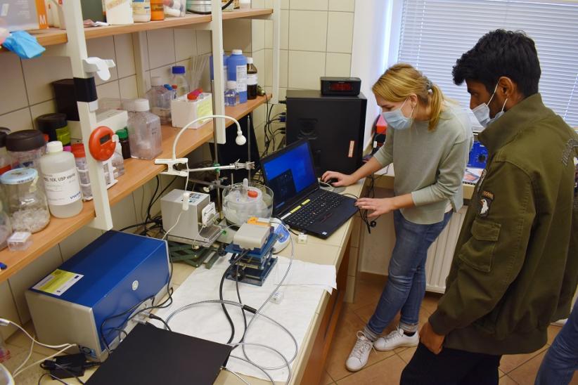 Sara Larsson (Insplorion AB company) and Swamy Kasarla, MSc (doctoral student at LBIS Faculty of Chemistry WUT). Sara Larsson (Insplorion AB company) and Swamy Kasarla, MSc (doctoral student at LBIS Faculty of Chemistry WUT).